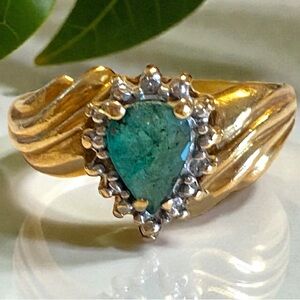 Pretty Vintage 14k Yellow Gold Pear EMERALD and DIAMOND Ring Size 6